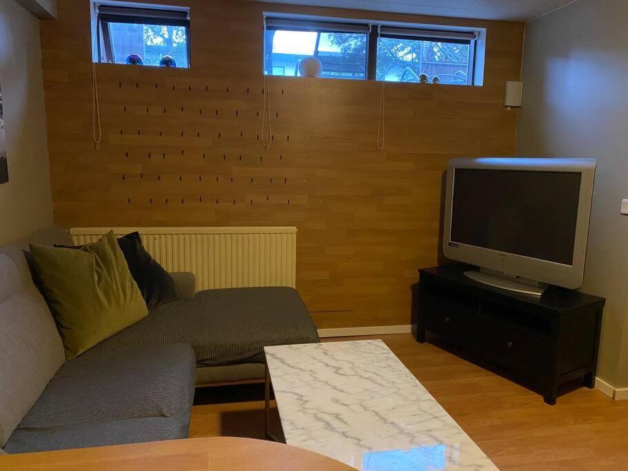 A Cozy One-bedroom Basement In Rvk Suburbs Appartamento Reykjavík